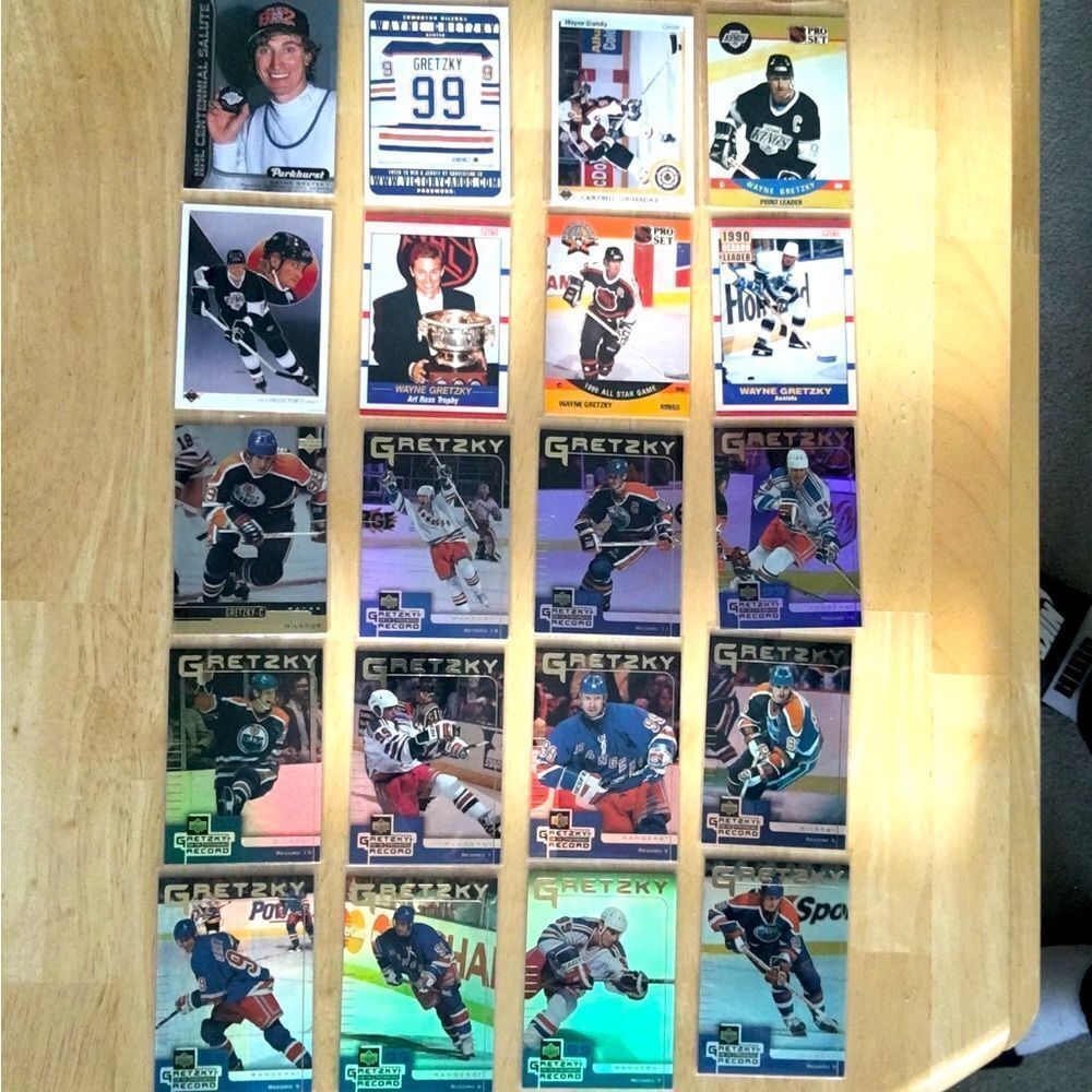 20 Wayne Gretzky Assorted Hockey Cards - Picture 8 of 8